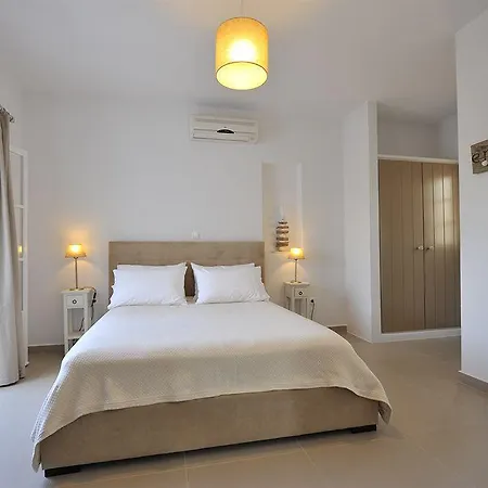 Almira - Seafront - Paros ナウサ